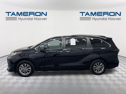 Used 2023 Toyota Sienna XLE image 2