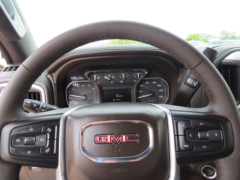 Used 2022 GMC Sierra 1500 SLT w/ SLT Premium Plus Package AWD/4WD image 26