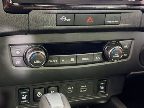 Used 2024 Nissan Frontier SV w/ Technology Package AWD/4WD image 16