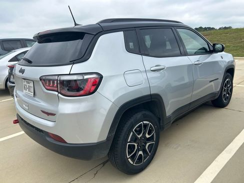 Used 2025 Jeep Compass Trailhawk AWD/4WD image 4