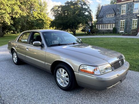 Used 2003 Mercury Grand Marquis LS RWD image 2