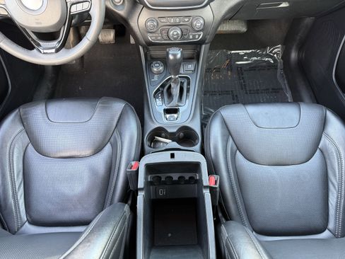 Used 2023 Jeep Cherokee Altitude Lux image 18