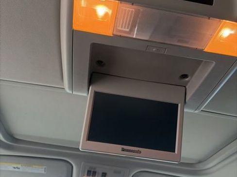 Used 2012 Cadillac Escalade Luxury image 19