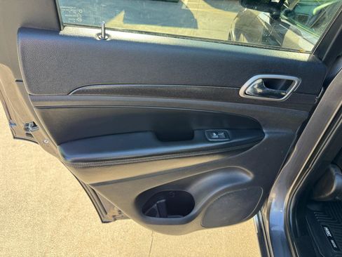 Used 2017 Jeep Grand Cherokee Altitude AWD/4WD image 14