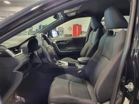 Used 2023 Toyota RAV4 SE image 8
