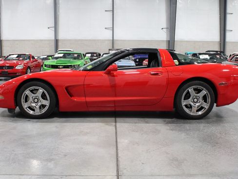 Used 1999 Chevrolet Corvette Coupe w/ Memory Pkg RWD image 25
