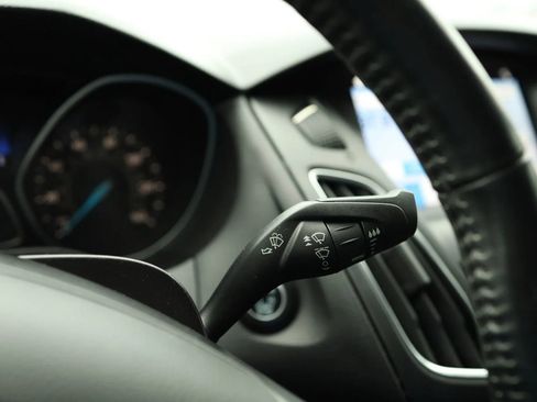 Used 2017 Ford Focus Titanium FWD image 21