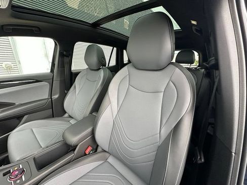 Certified 2025 Volkswagen Tiguan SE R-Line AWD/4WD image 26