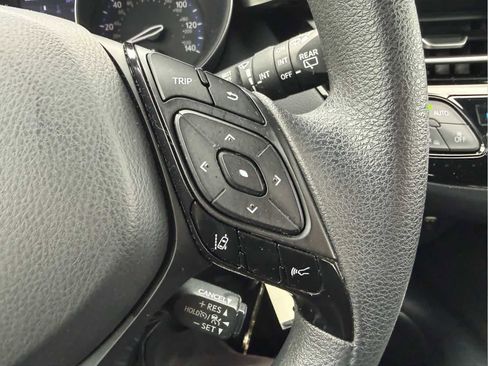 Used 2019 Toyota C-HR LE FWD image 13