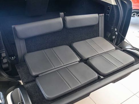 New 2024 Land Rover Range Rover SV image 41