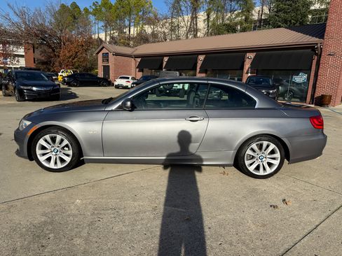 Used 2011 BMW 328i Convertible image 2