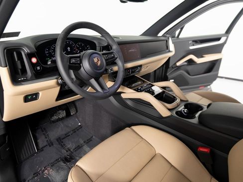 New 2026 Porsche Cayenne image 4