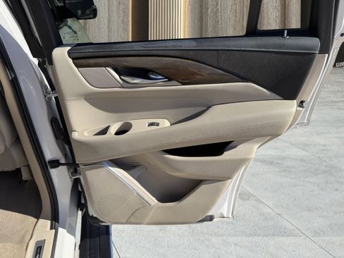 Used 2020 Cadillac Escalade Premium Luxury image 48