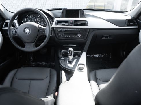 Used 2014 BMW 320i xDrive Sedan image 8