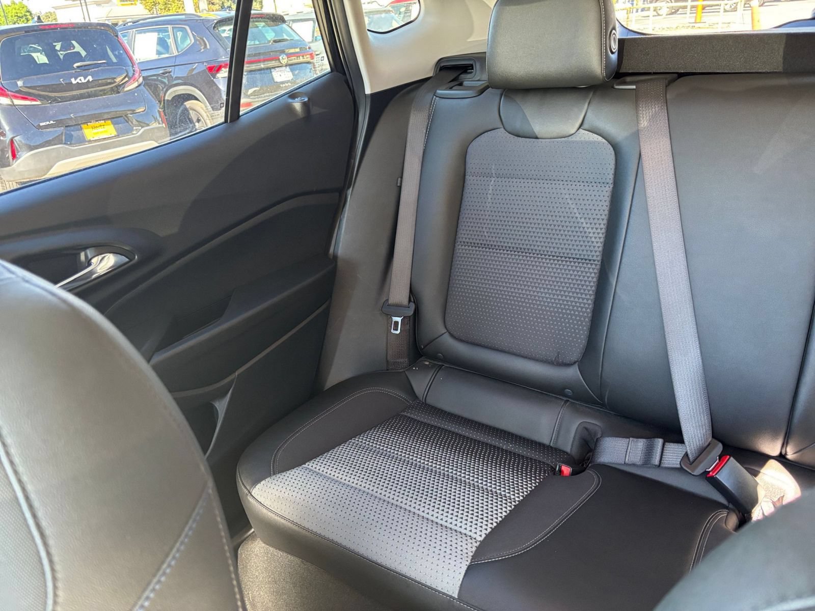 Used 2025 Chevrolet Trax LT w/ LT Convenience Package FWD image 39