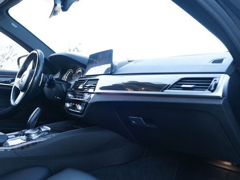 Used 2018 BMW 540i w/ M Sport Package image 27