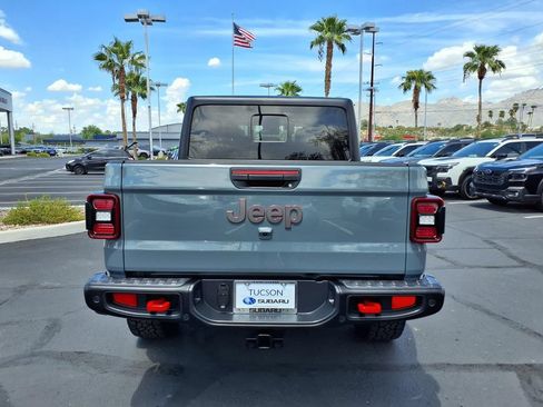 Used 2024 Jeep Gladiator Rubicon w/ Technology Group AWD/4WD image 11