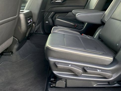 Used 2025 Chevrolet Suburban Premier RWD image 18