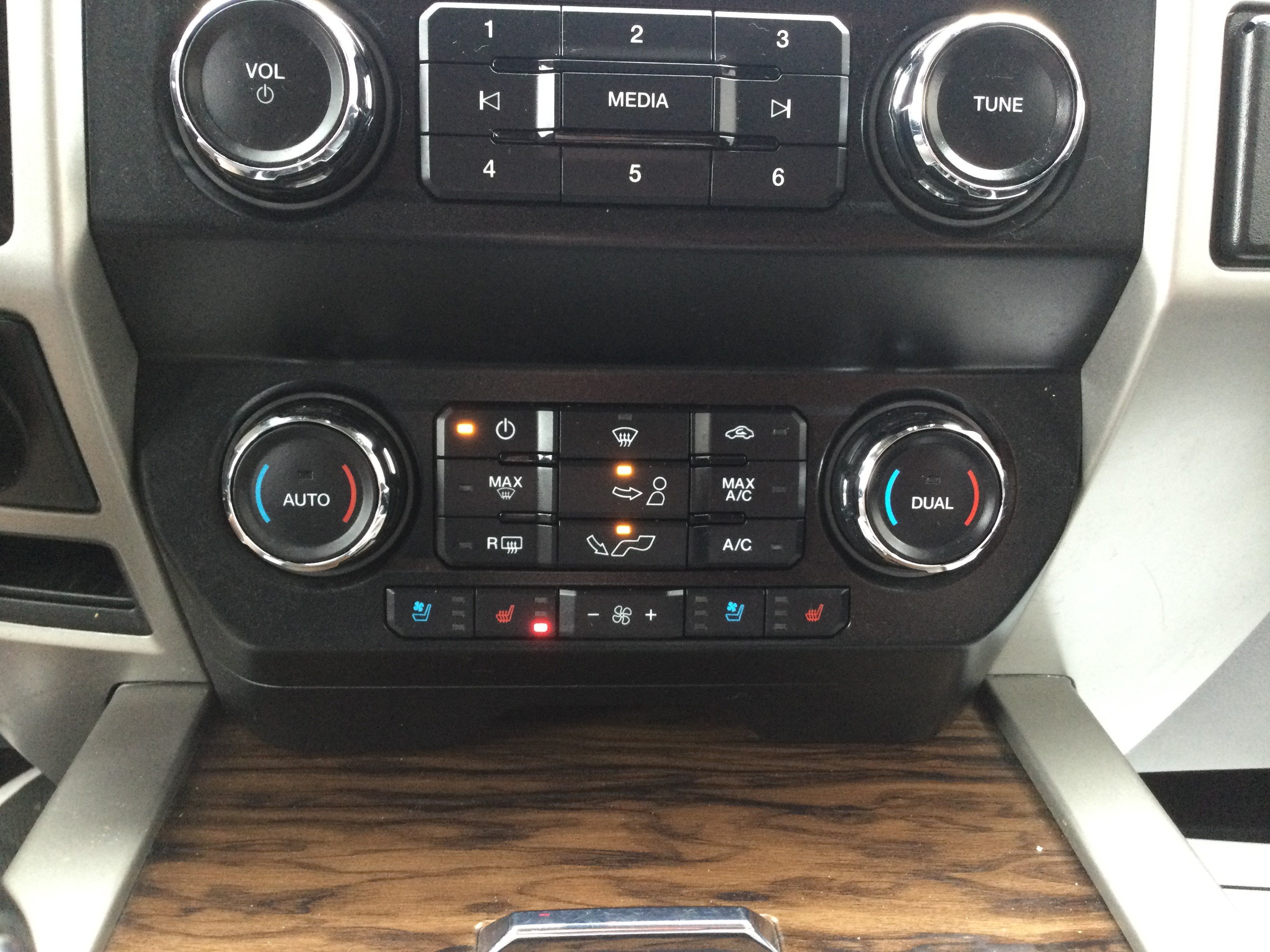 Used 2019 Ford F150 Lariat AWD/4WD image 12