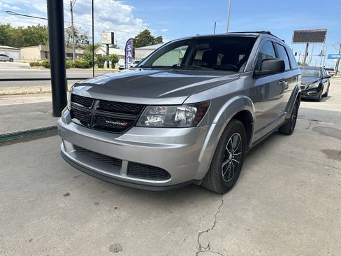 Used 2017 Dodge Journey SE w/ Flexible Seating Group FWD image 4
