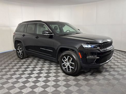 Used 2024 Jeep Grand Cherokee Limited AWD/4WD image 2