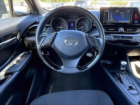 Used 2018 Toyota C-HR XLE FWD image 5