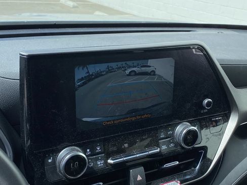Certified 2024 Toyota Highlander XLE FWD image 10