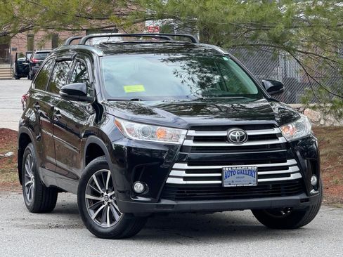 Used 2018 Toyota Highlander XLE image 1