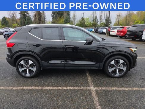 Certified 2025 Volvo XC40 B5 Core AWD/4WD image 9