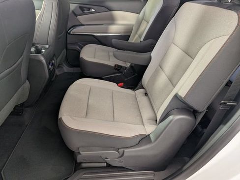 Used 2025 Chevrolet Traverse LT w/ Driver Confidence Package FWD image 25
