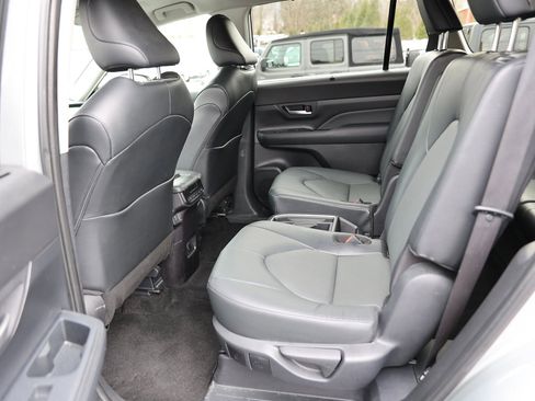 Used 2025 Toyota Grand Highlander AWD image 22