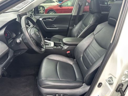 Used 2019 Toyota RAV4 XLE Premium AWD/4WD image 20