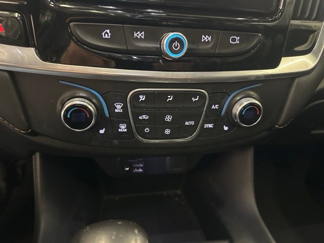 Used 2021 Chevrolet Traverse LT w/ LT Premium Package FWD image 32