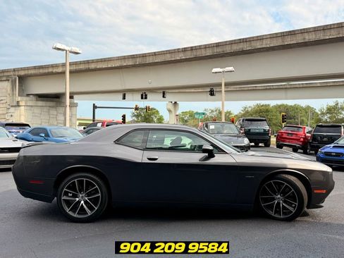Used 2018 Dodge Challenger R/T w/ Performance Handling Group RWD image 11