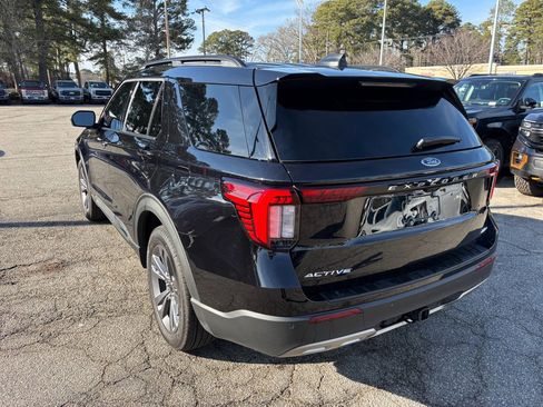 Used 2025 Ford Explorer Active w/ Active Comfort Package image 7