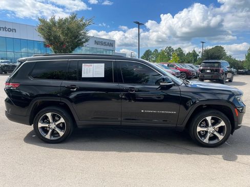 Used 2024 Jeep Grand Cherokee L Limited RWD image 7