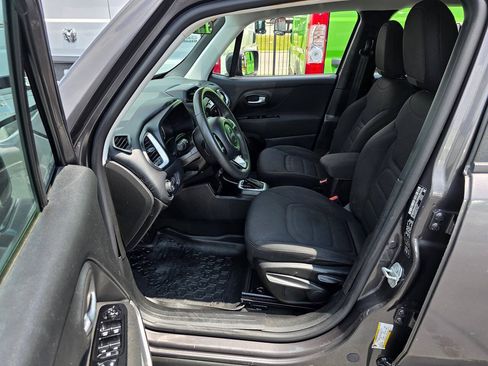 Used 2020 Jeep Renegade Latitude FWD image 17