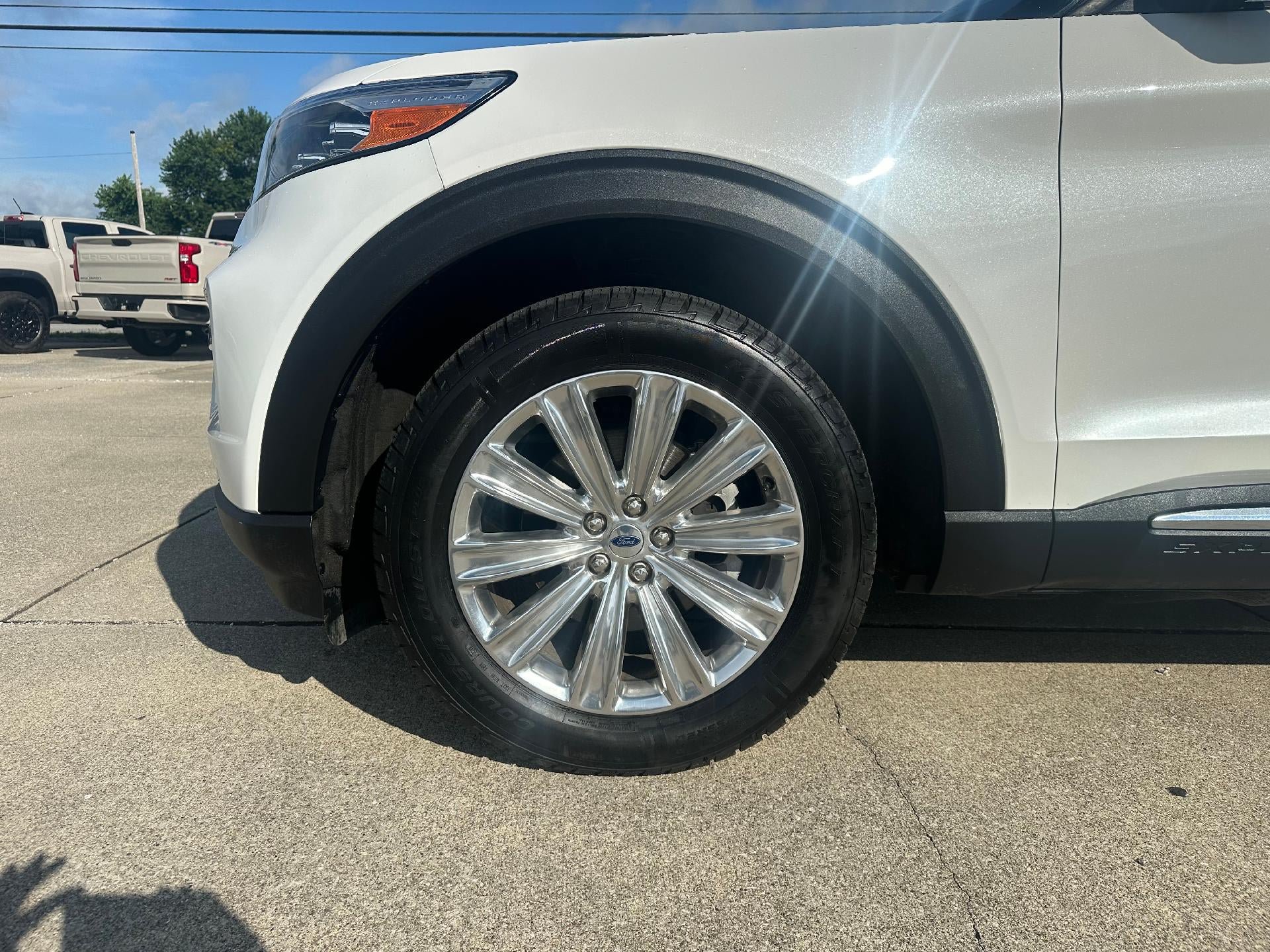 Used 2022 Ford Explorer Limited w/ Equipment Group 301A AWD/4WD image 18