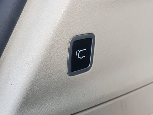 Used 2019 Chrysler Pacifica Touring-L image 30