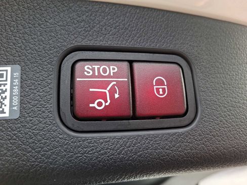 Used 2025 Mercedes-Benz GLC 300 4MATIC image 27