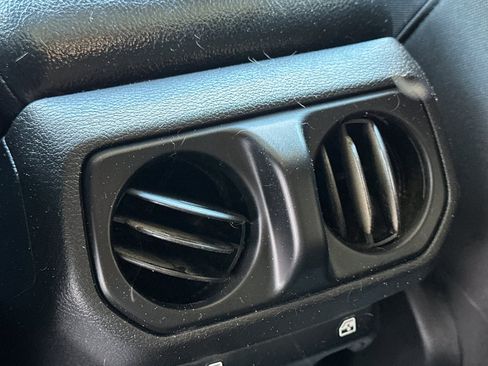 Used 2018 Jeep Wrangler Unlimited Rubicon AWD/4WD image 39