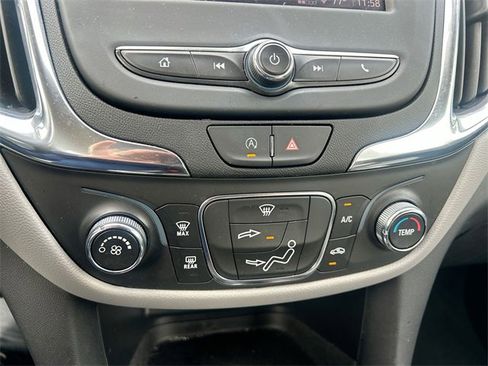 Used 2022 Chevrolet Equinox LS image 22