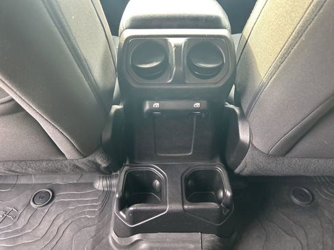 Used 2019 Jeep Wrangler Unlimited Sport S AWD/4WD image 32