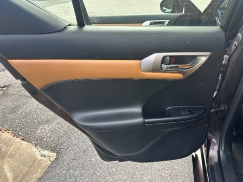 Used 2015 Lexus CT 200h w/ Seat Comfort Package image 30