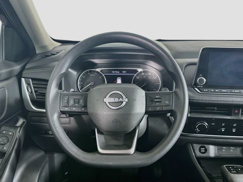 Used 2025 Nissan Rogue S FWD image 18
