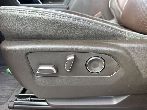 Used 2024 GMC Sierra 3500 Denali w/ Denali Reserve Package image 18