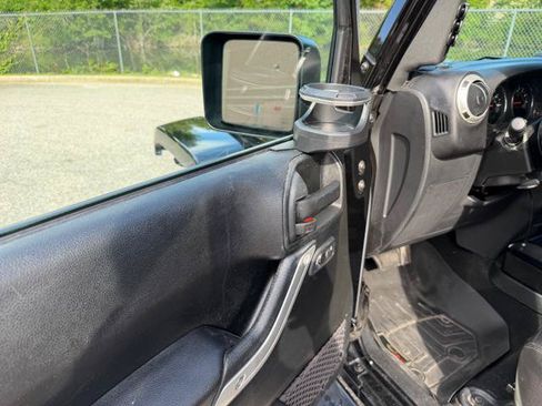 Used 2017 Jeep Wrangler Unlimited Sahara w/ Max Tow Package AWD/4WD image 21