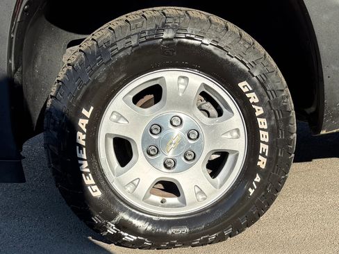 Used 2005 Chevrolet Avalanche Z71 w/ Sun And Sound Package image 9