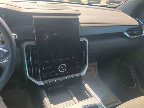 Used 2025 GMC Acadia Elevation image 20