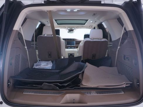 Used 2024 GMC Yukon Denali w/ Advanced Technology Package image 23